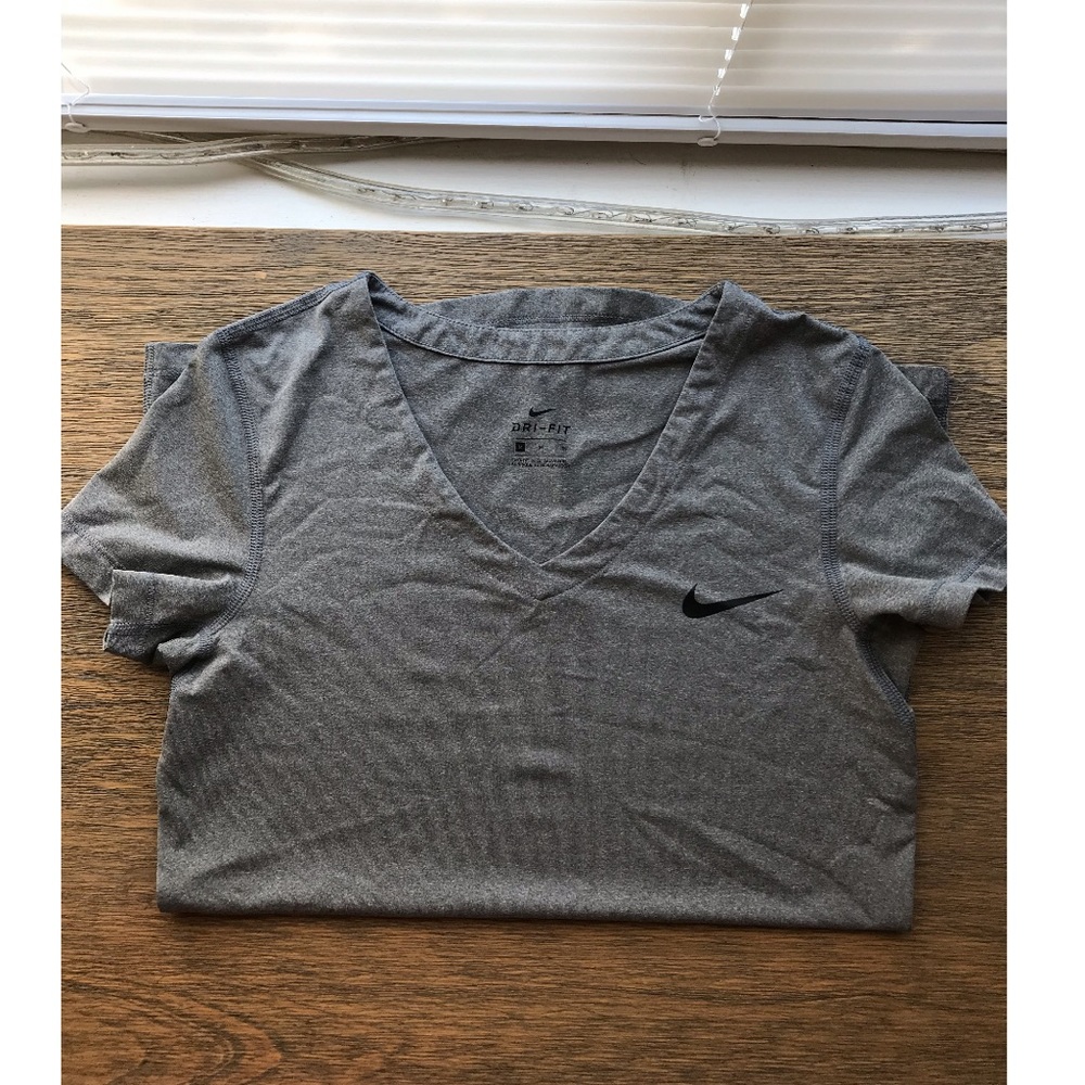 Nike Dri Fit V Neck 🖤 womens